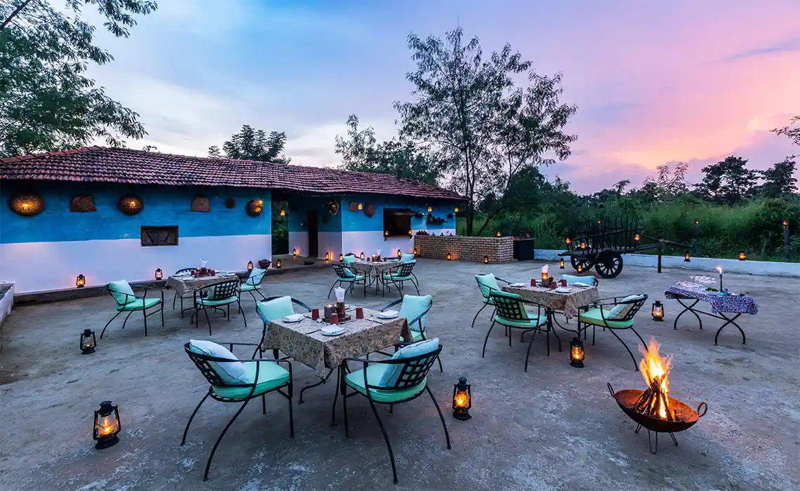 Outdoor dinner setting at Pench Tree Lodge